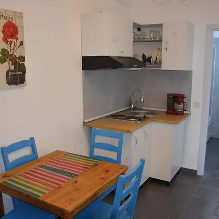 Πανσιόν Casa Robinson 3*